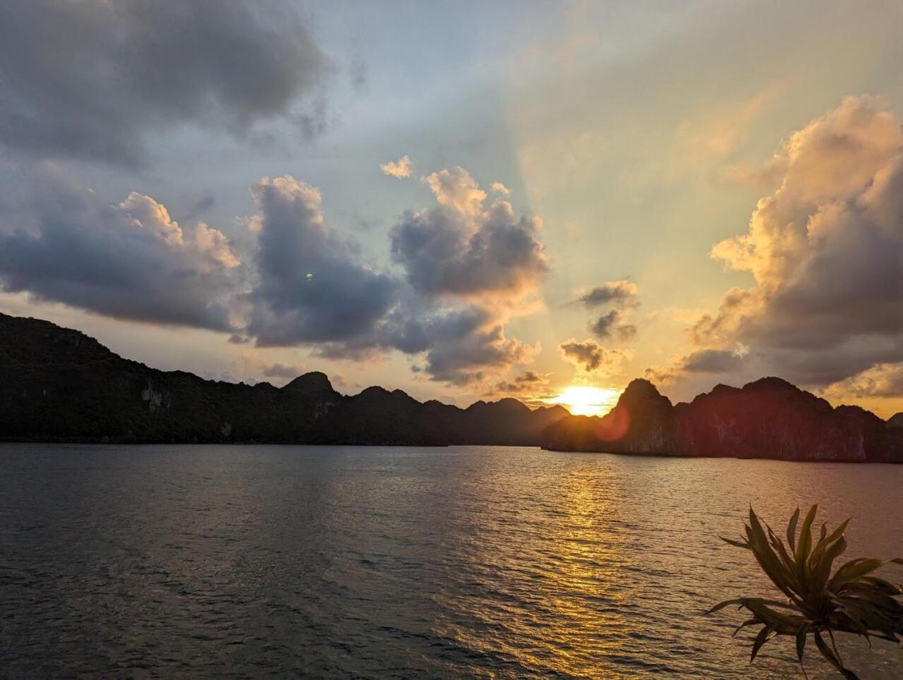 Cat Ba Wonder Hotel Dong Khe Sau ภายนอก รูปภาพ